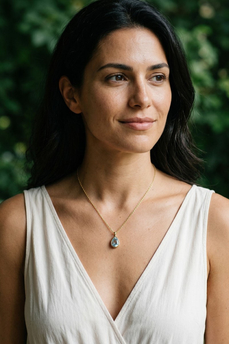 AI model wearing necklace