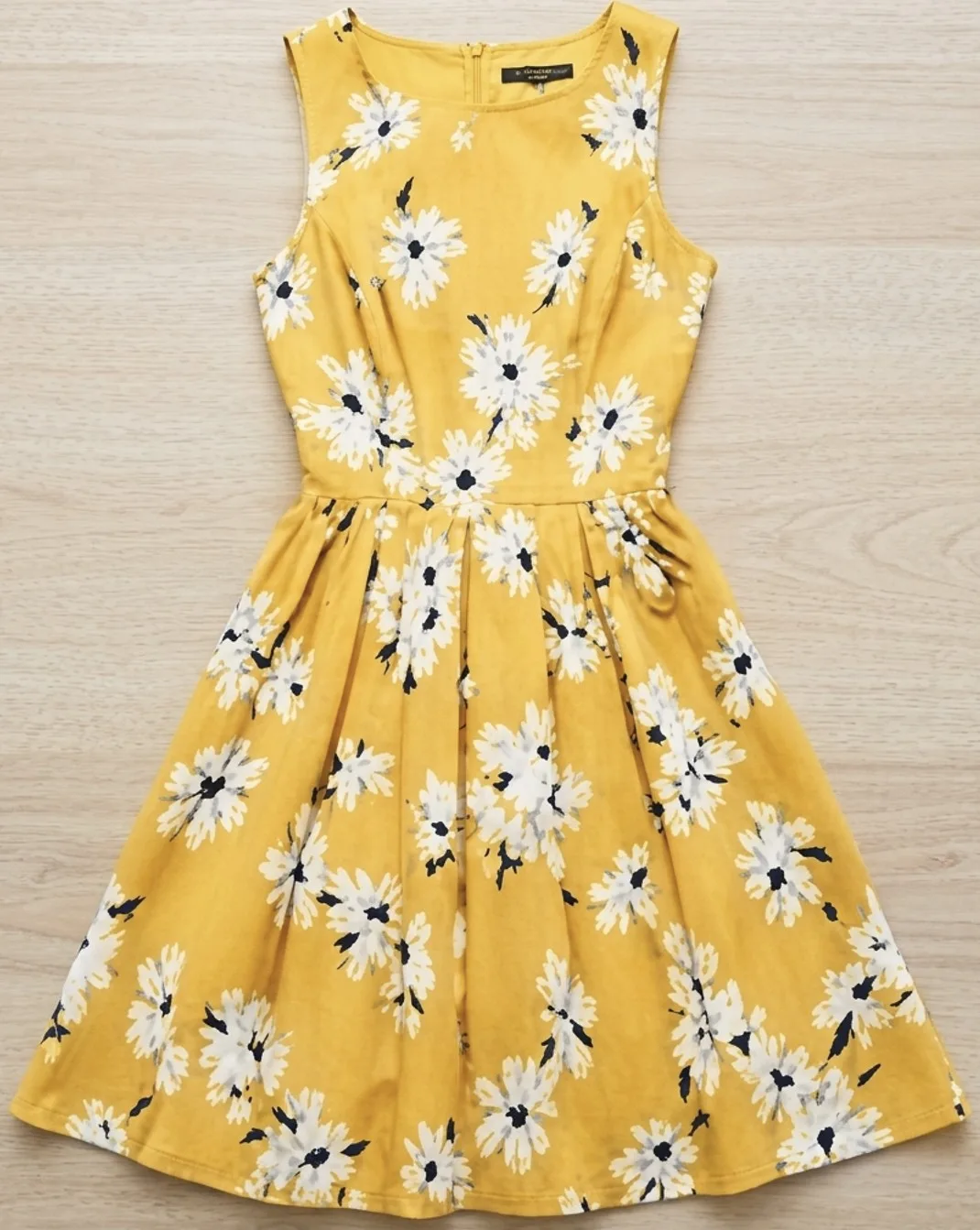 Flat garment product photo